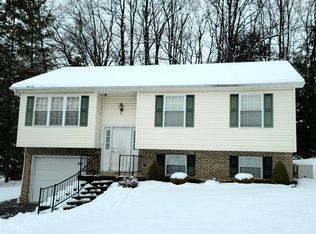 959 Hickory Rd, Saint Marys, PA 15857