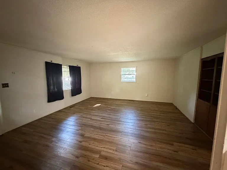 904 Randall Dr — Photo 7