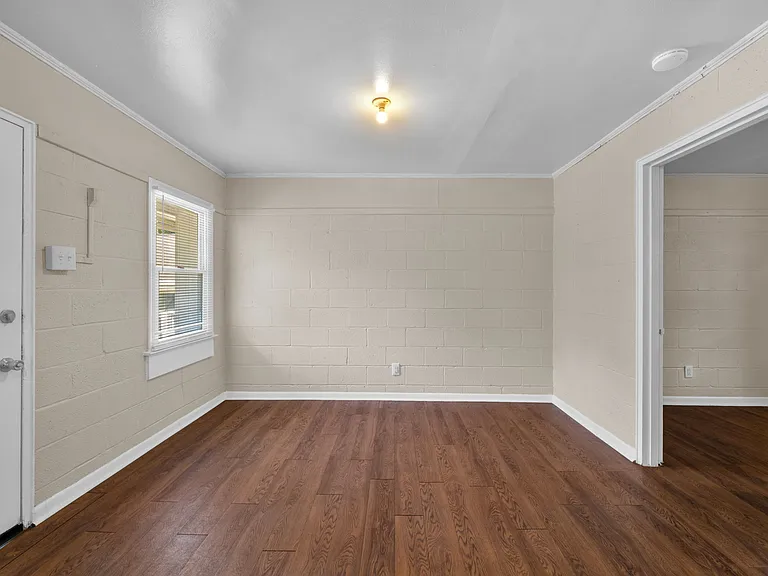 Gurley Flats — Photo 29
