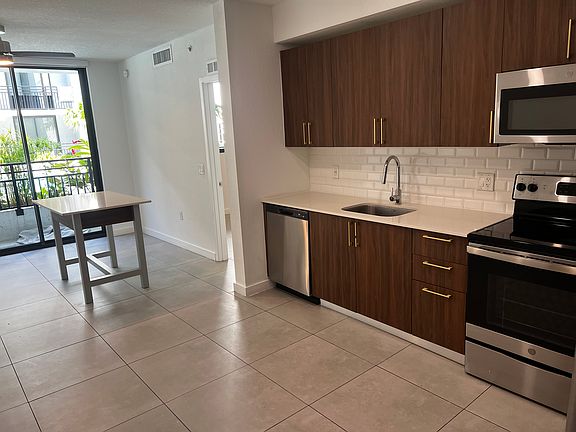 3rd image of 1247 NW 9th Ave #B2