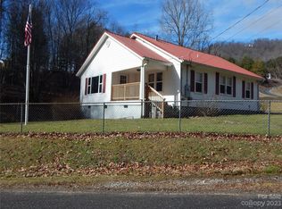 821 Charlie Brown Rd, Burnsville, NC 28714