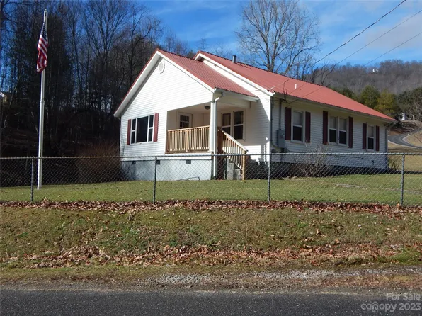 821 Charlie Brown Rd, Burnsville, NC 28714