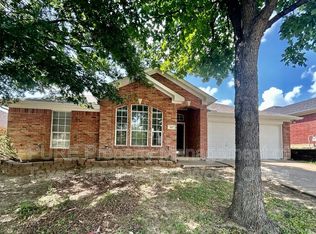 605 Douglas Dr, Mansfield, TX 76063