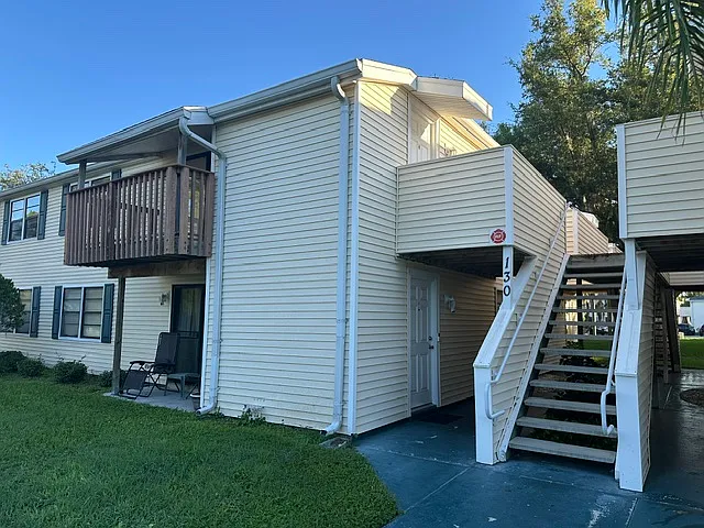 2 bed, 915 sqft, $1,550 — Photo 1
