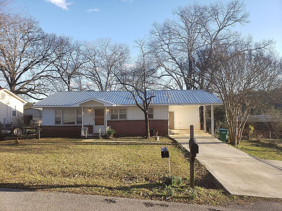 1st image of 104 Burk Ln