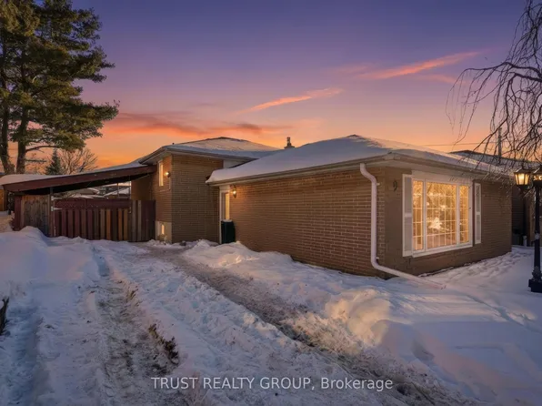 9 Del Ria Dr, Toronto, ON M6L 1L9