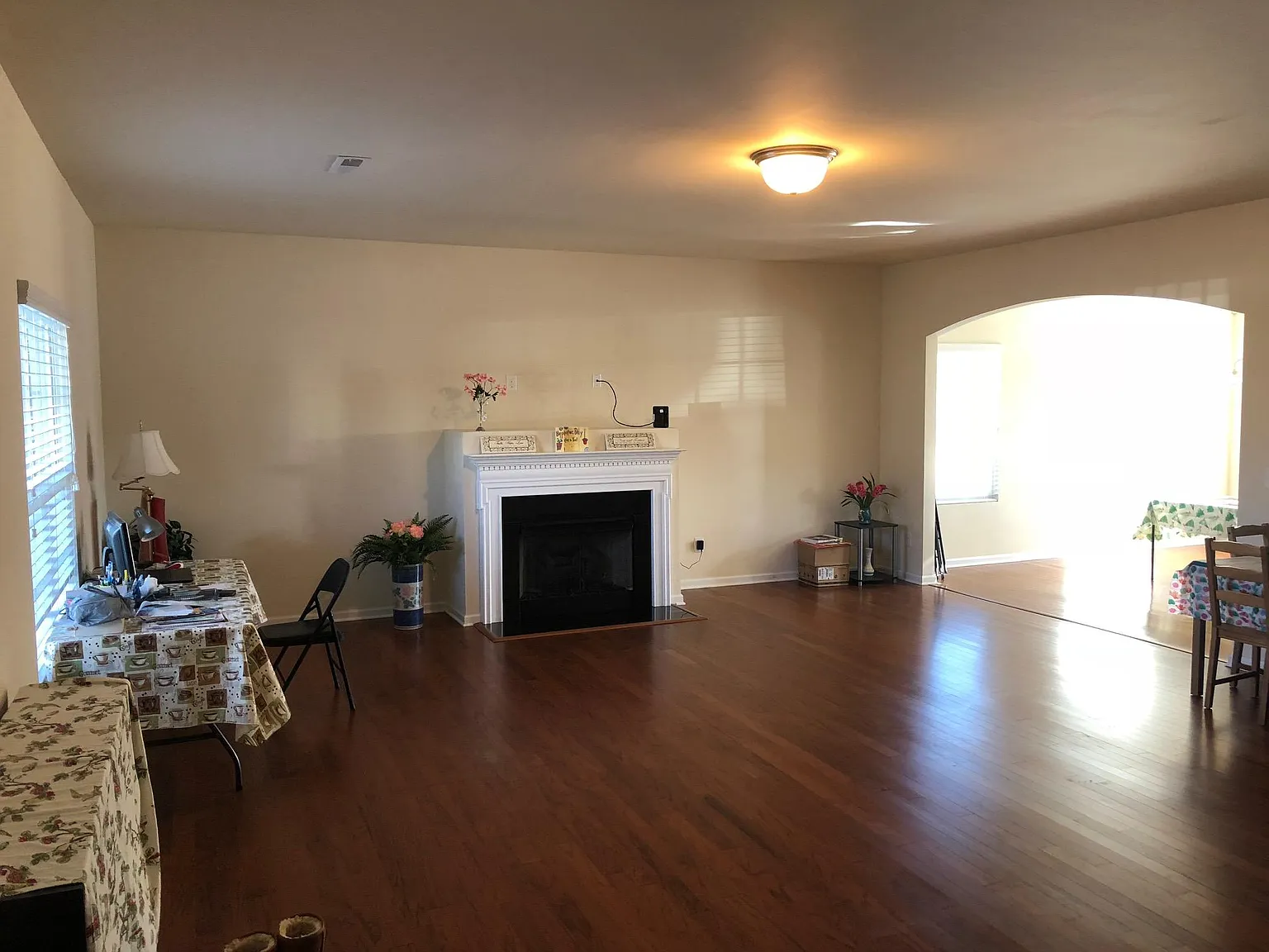 4 bed, 2.5 bath, 2506 sqft, $2,398 — Photo 2
