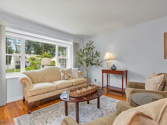 5th image of 351 Retford Ave