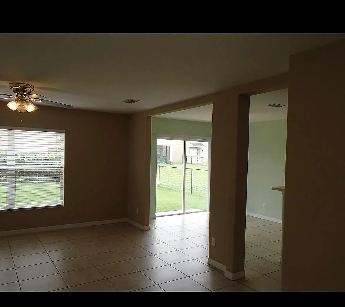 3 bed, 2.5 bath, 1870 sqft, $2,300 — Photo 2