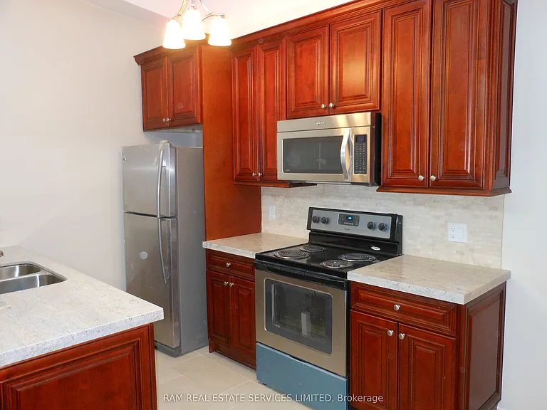 2266 Bloor St W #1 — Photo 2