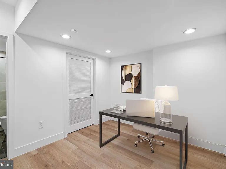 2130 Spring St — Photo 42