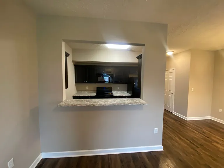 736 Village Creek Dr — Photo 5