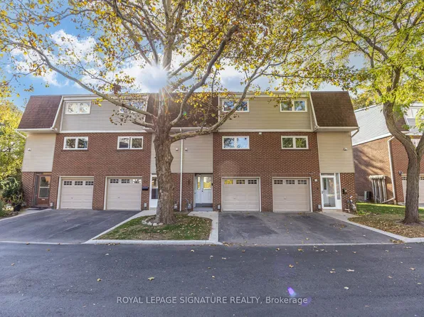 960 Warwick Ct #16, Burlington, ON L7T 4C5