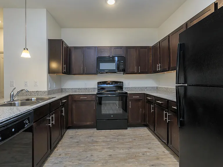 Alton Park Apartments — Photo 1
