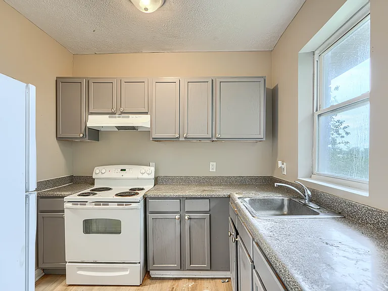 3308 Elgin Ave #3B — Photo 3