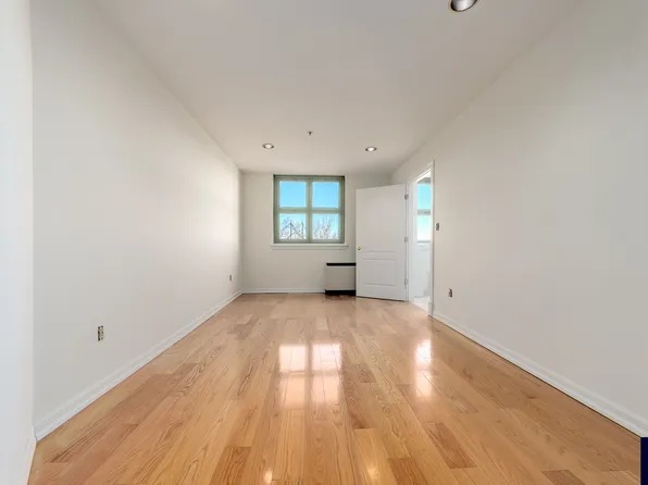 19-19 24th Avenue image 11 of 16