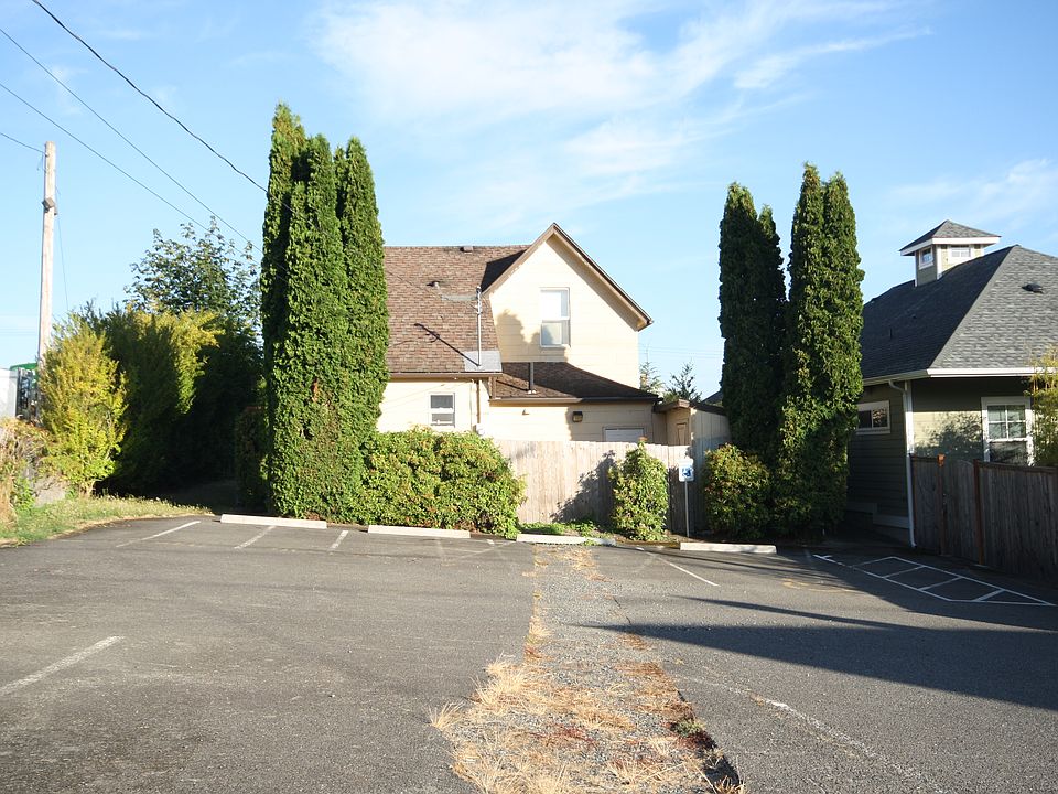 2nd image of 1404 N Garden St
