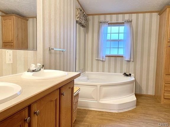 5th image of 354 Brookside Dr
