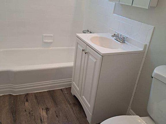 4th image of 626 W 81st St