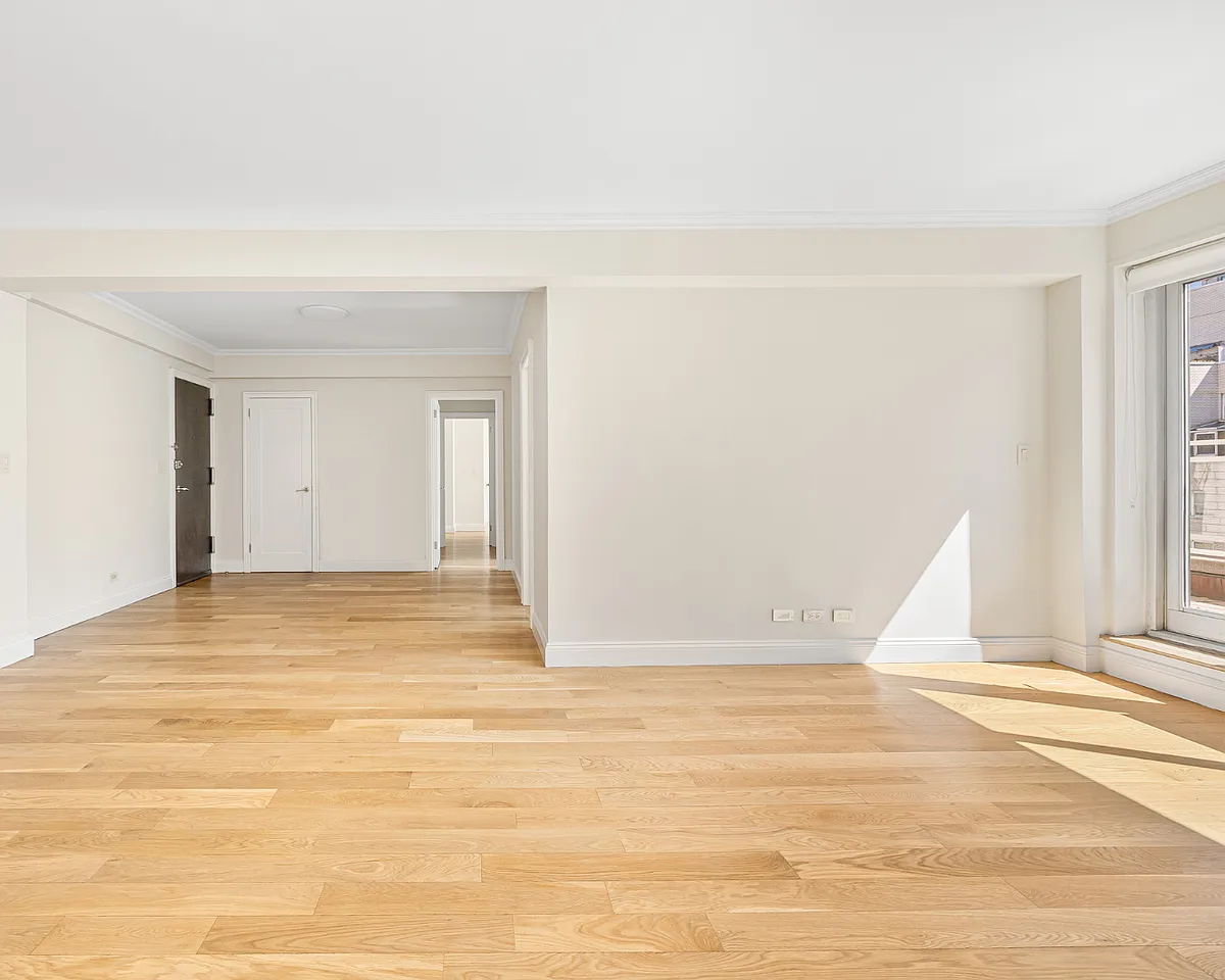Building Photo - 165 E 66th St #17B