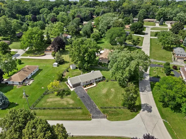 21410 West Valley DRIVE, New Berlin, WI 53146