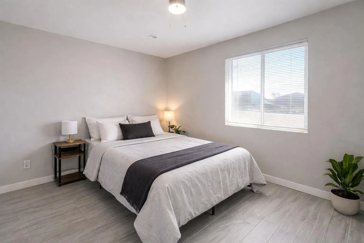 4 bed, 2.0 bath, 1908 sqft, $910 — Photo 1