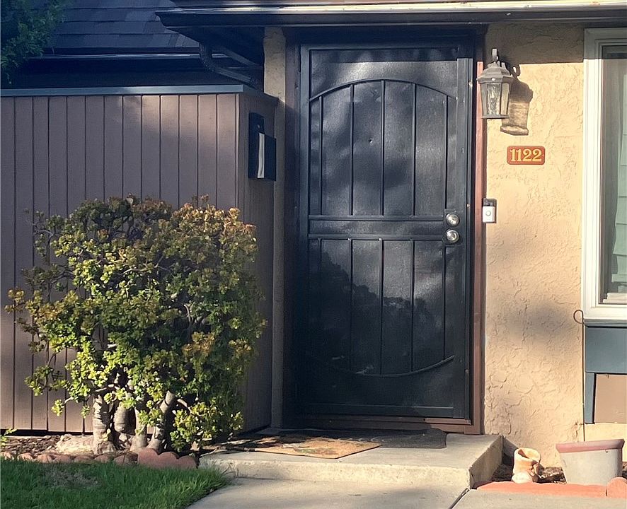 2nd image of 1122 S Dover Cir