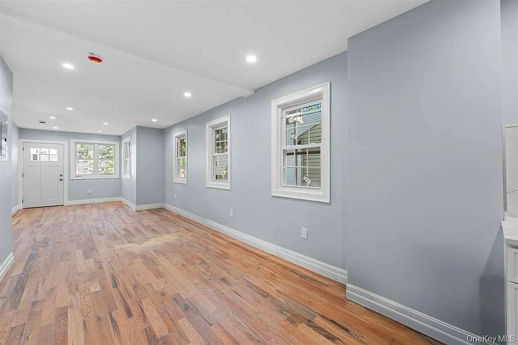3 bed, 790 sqft, $3,100 — Photo 4