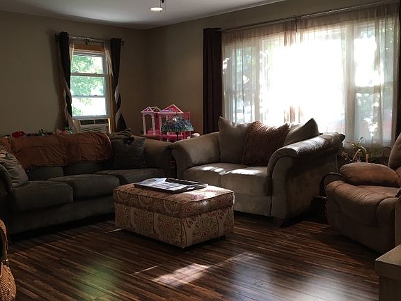 3rd image of 419 1st Ave SE