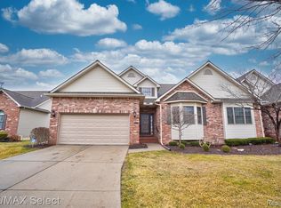 13096 Harbor Landings Dr, Fenton, MI 48430
