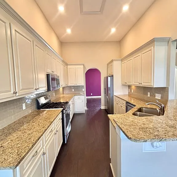 6008 Fish Hawk Ct — Photo 6