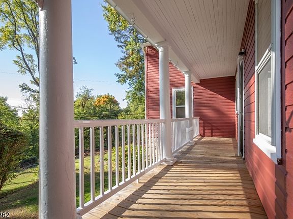 5th image of 31 Jenks Hill Rd