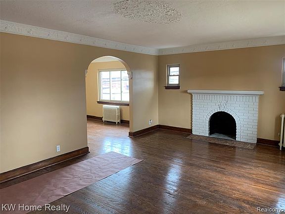 5th image of 18115 Roselawn St Unit 2
