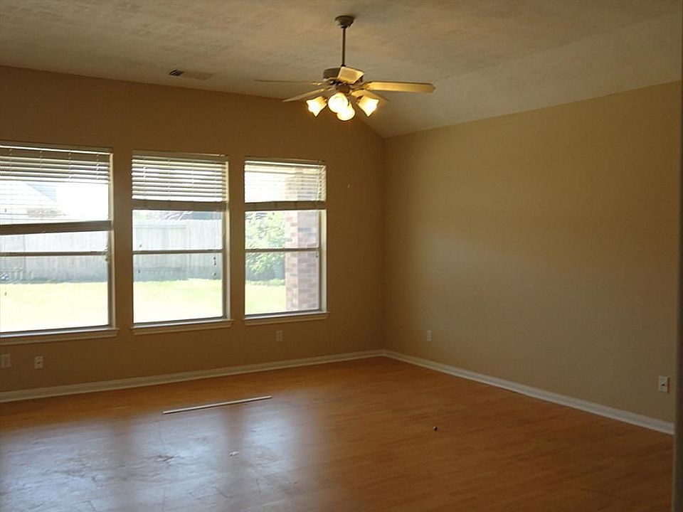 2nd image of 24507 Jocelyn Park Ct