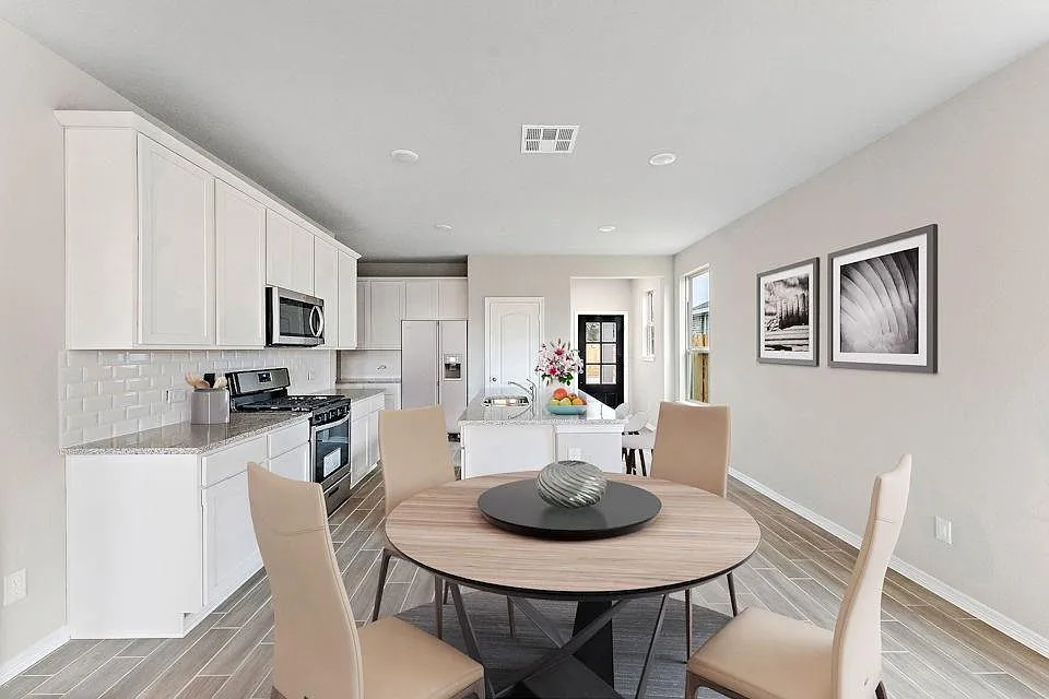 4 bed, 2.5 bath, 2299 sqft, $2,850 — Photo 3