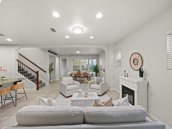 5th image of 708 N Marquis Way