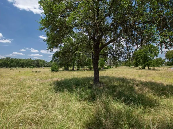 153 Mulder Dr E, Center Pt, TX 78010
