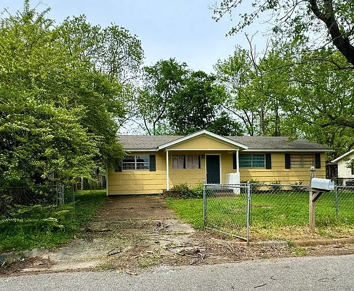 3508 Spruce Ave SW — Photo 1