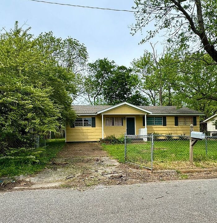 1st image of 3508 Spruce Ave SW