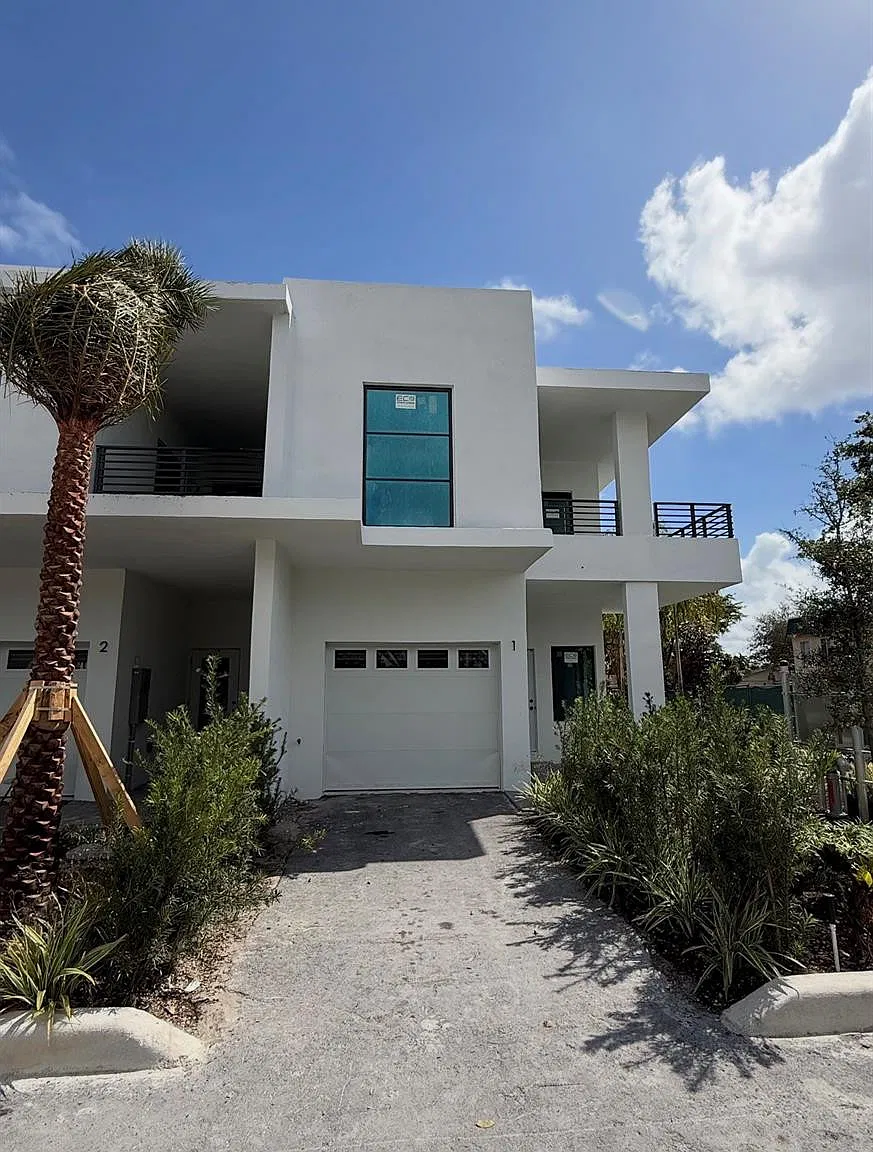 3 bed, 2.5 bath, 1500 sqft, $3,350 — Photo 2