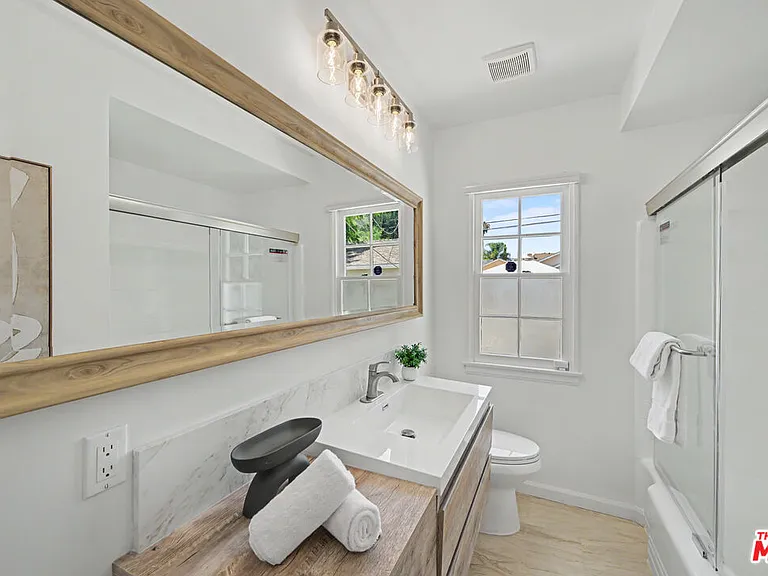 5119 Enfield Ave — Photo 22