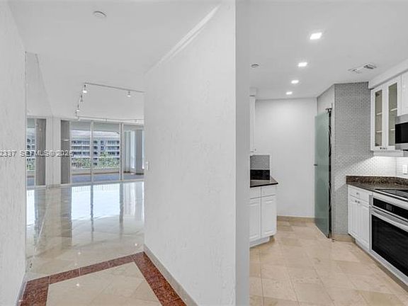 3rd image of 715 Crandon Blvd #Penthouse Cu-5