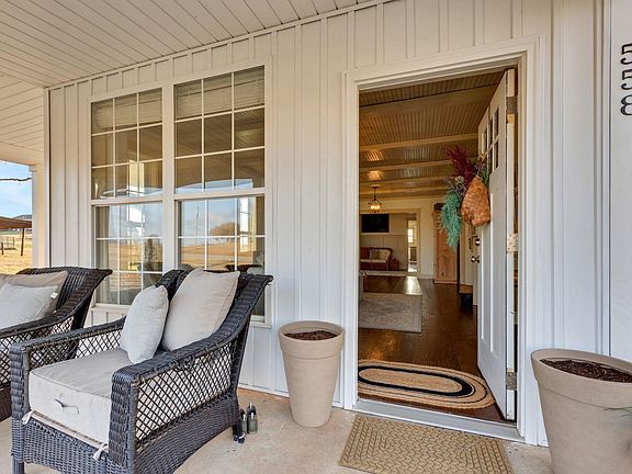 3rd image of 558 Barnett Rd