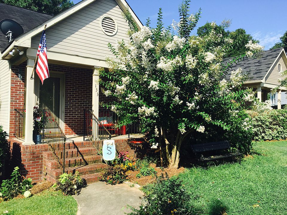 Inviting front entrance 