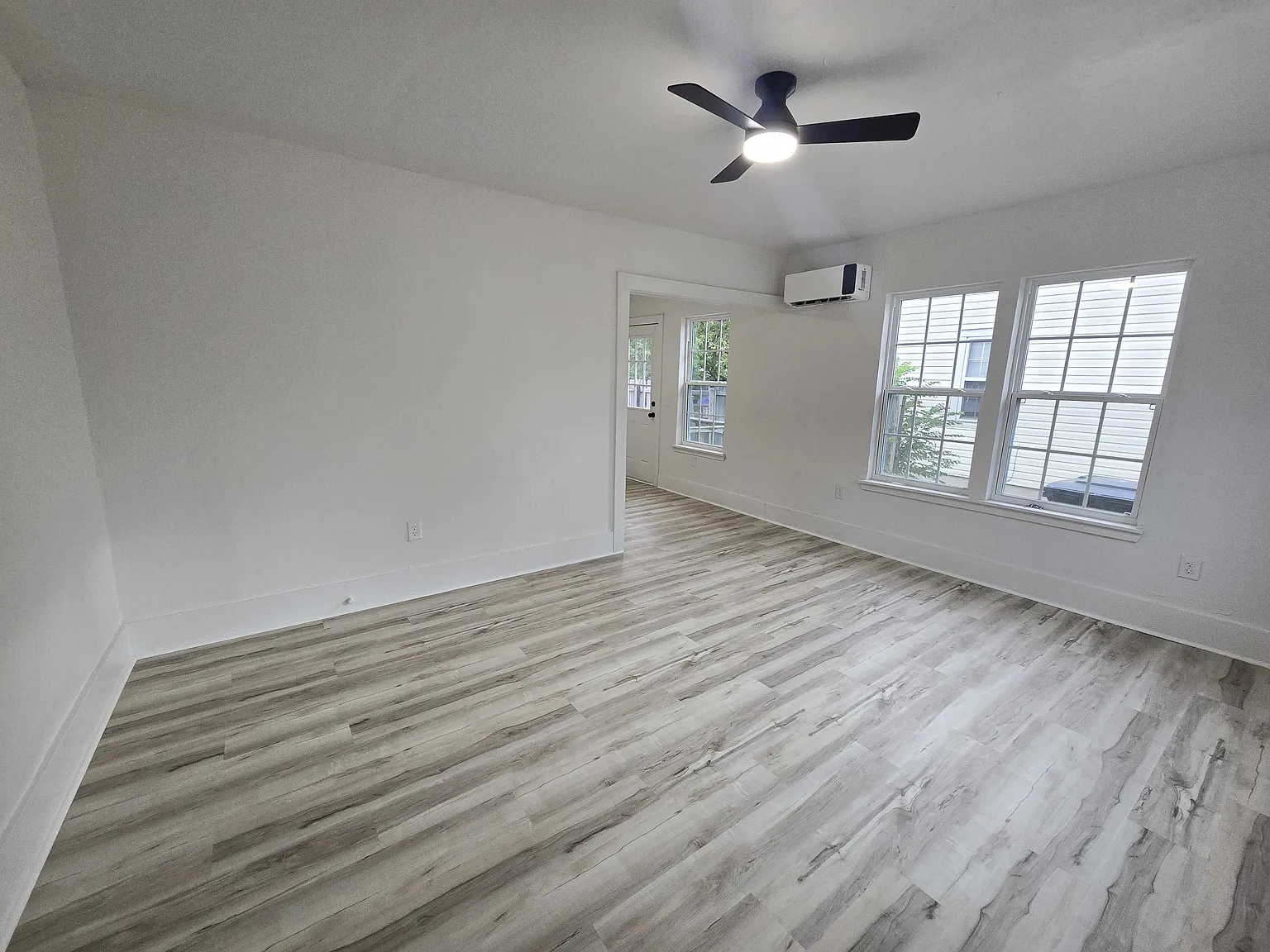 1 bed, 576 sqft, $900 — Photo 2