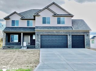 8335 Peninsula Cir, Grand Blanc, MI 48439