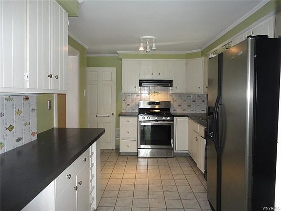 2nd image of 50 Royal Pkwy W