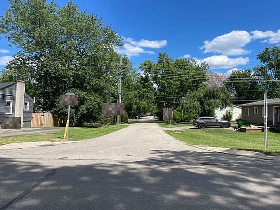 4th image of 3927 Clubview Ave