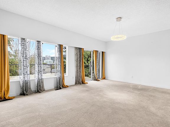 3rd image of 3362 Viewmount Dr