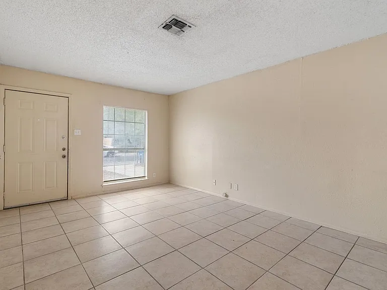1523 Noble Oak Dr — Photo 9